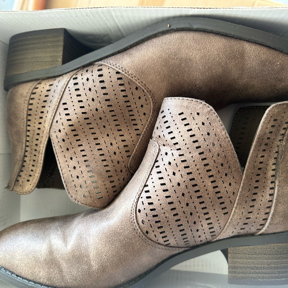 Brown Ankle Boots with Chunky Heel and Perforated Design